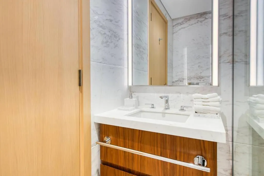 Rh - Beautiful Furnished, Spacious 01 Bedroom Walk To Dubai Mall Apartment
